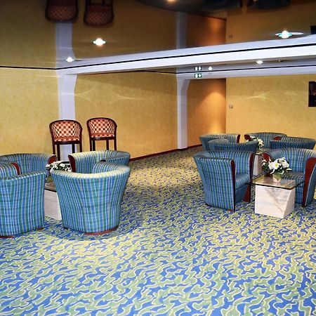 Hotel Le Pole Europeen Aubange Exteriör bild