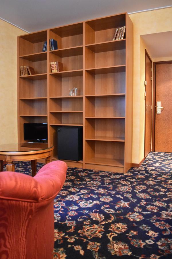 Hotel Le Pole Europeen Aubange Exteriör bild